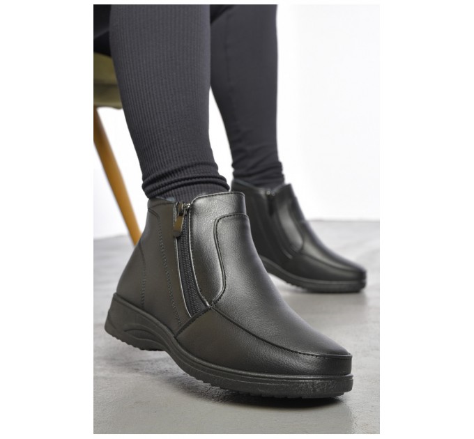 Черевики жіночі на хутрі чорного кольору на блискавці 189511L