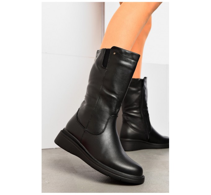 Чоботи жіночі зимові на блискавці чорного кольору 195807L