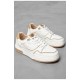 Кросівки чоловічі білого кольору на шнурівці 198380L
