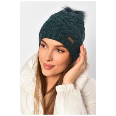 Женская шапка зимняя на флисе однотонная с бубоном зеленого цвета 188221L Женская шапка зимняя на флисе однотонная с бубоном зеленого цвета 188221L