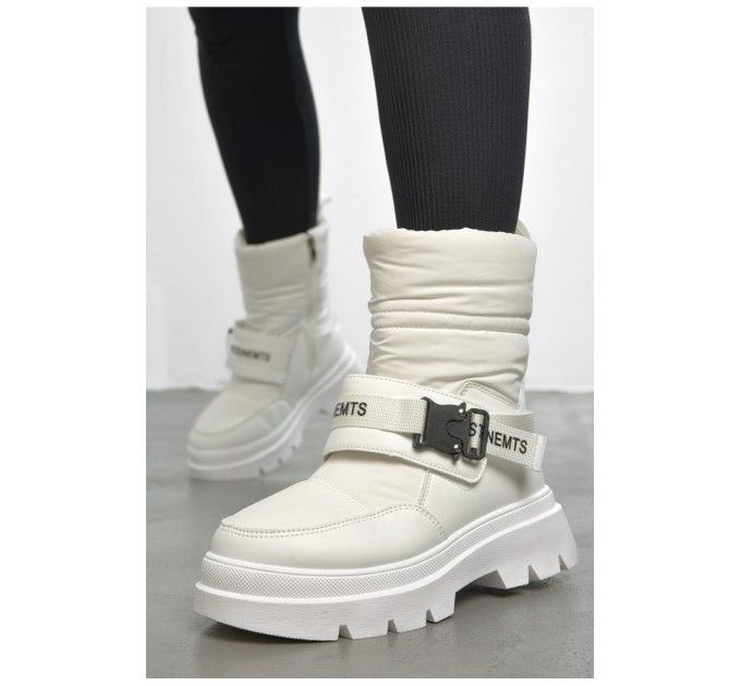 Женские полусапоги на меху белого цвета 189811L