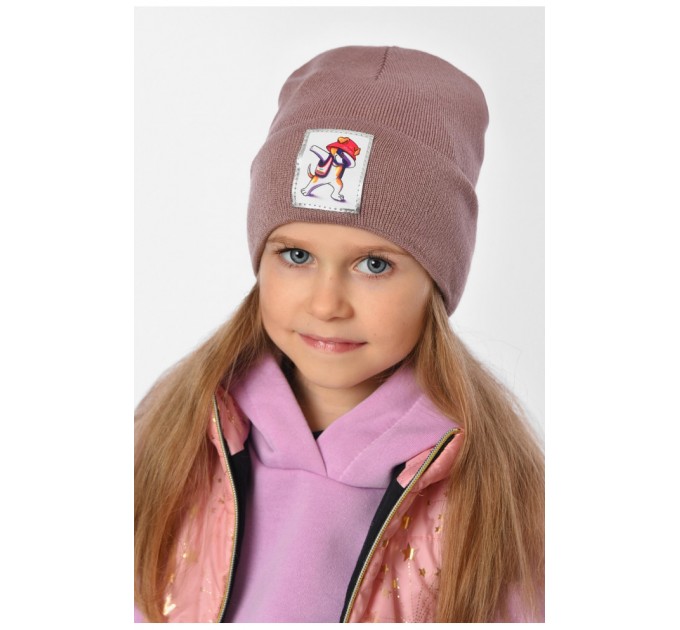 Зимняя шапка подростковая с нашивкой пудрового цвета 193217L