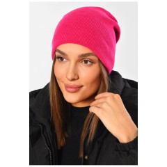 Шапка женская демисезонная малинового цвета 194592L