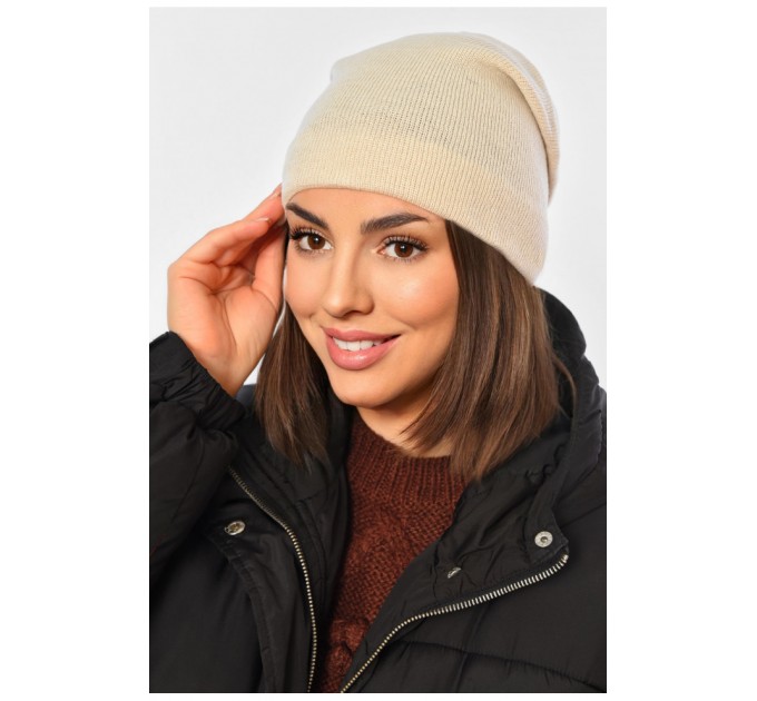 Шапка жіноча демісезонна бежевого кольору 194593L