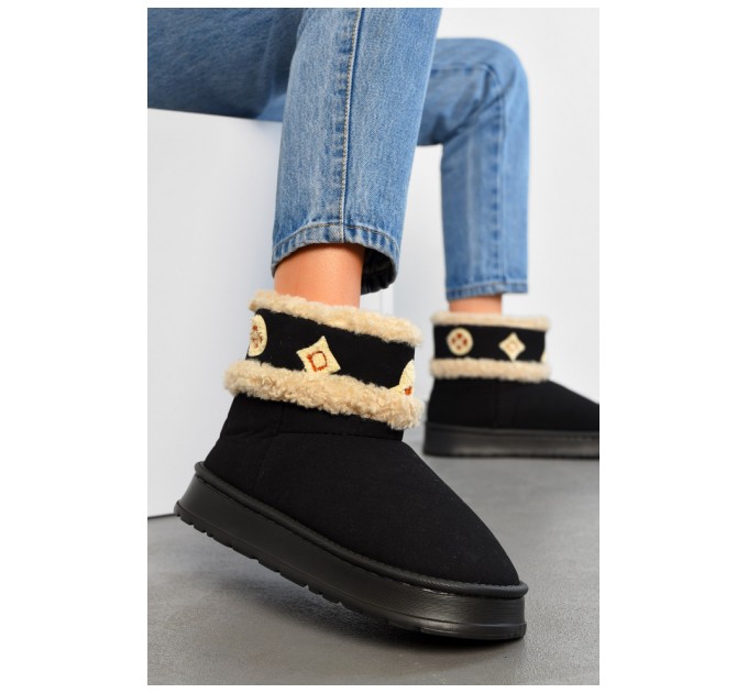 Уггі жіночі на хутрі чорного кольору 194703L