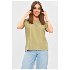 Футболка жіноча однотонна оливкового кольору з написом 202312L