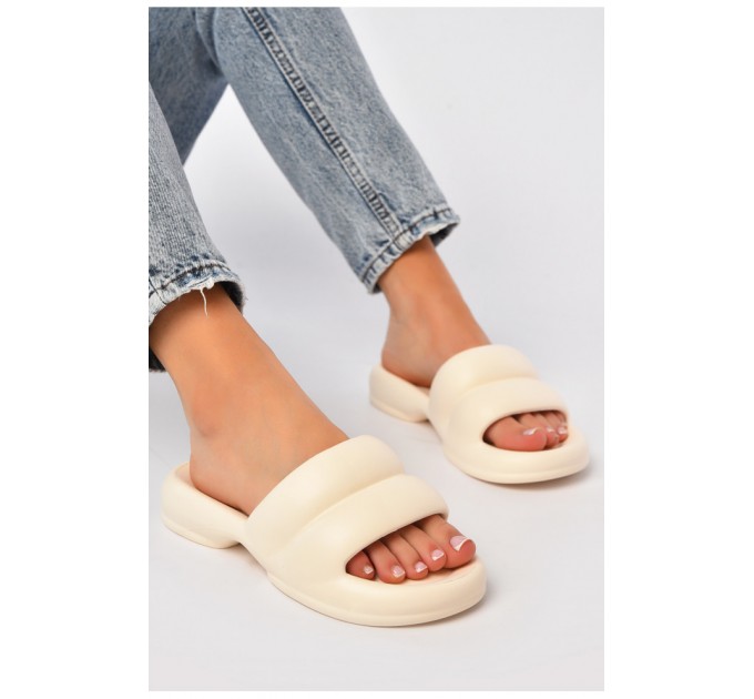 Шльопанці піна жіночі молочного кольору 203813L