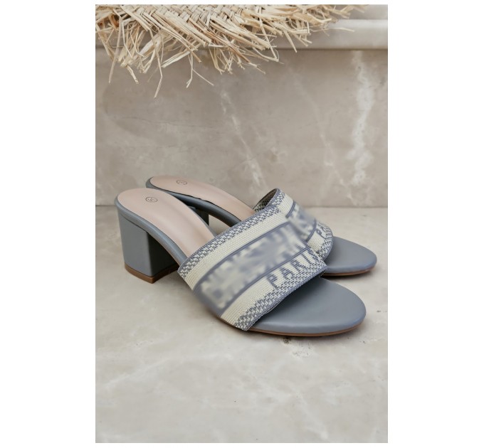 Шльопанці жіночі сірого кольору 204335L