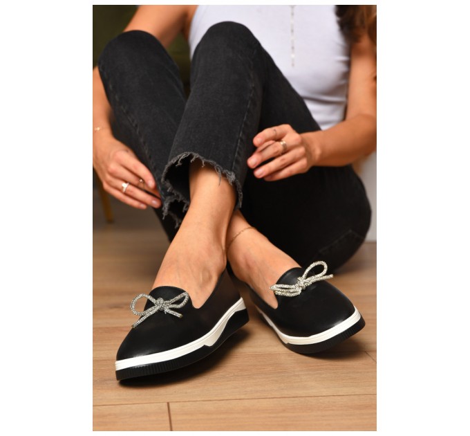 Туфли-лоферы женские черного цвета 205628L