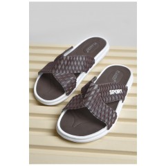 Шльопанці чоловічі коричневого кольору з написом 156220L