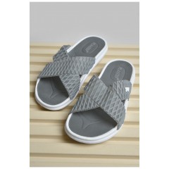 Шльопанці чоловічі сірого кольору з написом 156224L