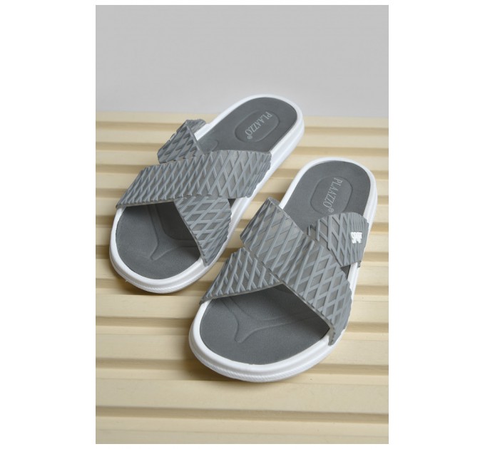 Шльопанці чоловічі сірого кольору з написом 156224L