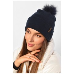 Шапка жіноча демісезонна однотонна з бубоном темно-синього кольору 188211L