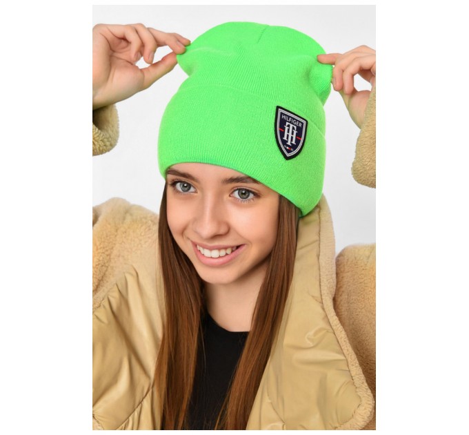 Шапка зимова підліткова з нашивкою салатового кольору 193237L
