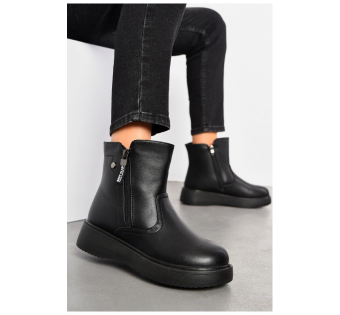 Черевики жіночі зимові чорного кольору на хутрі 194117L