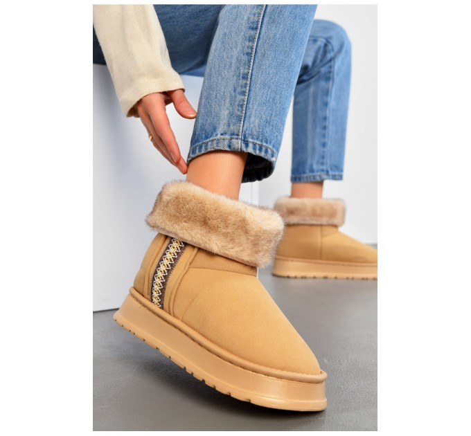 Угги женские на меху бежевого цвета 194715L