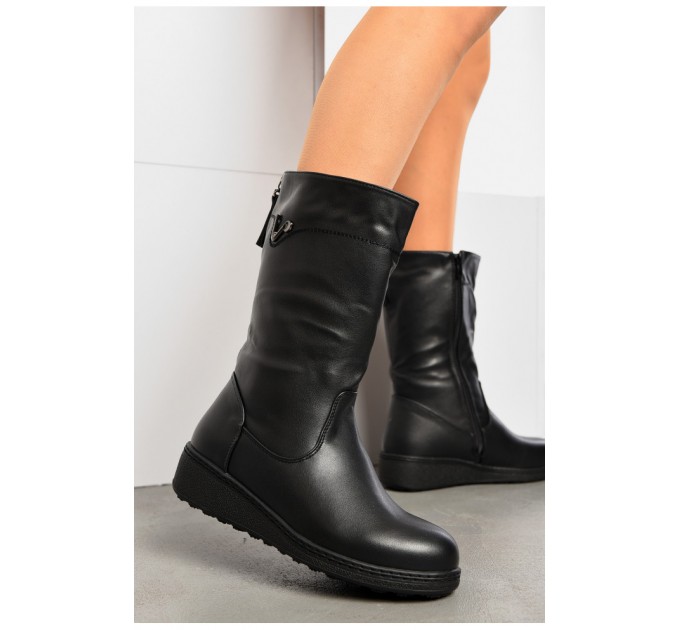 Чоботи жіночі зимові на блискавці чорного кольору 195821L