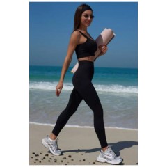 Лосини жіночі безшовні з ефектом пуш-ап в рубчик чорного кольору 196129L