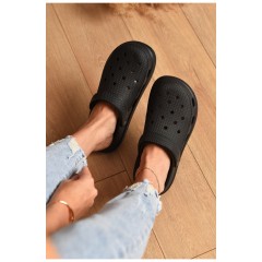 Крокси жіночі чорного кольору 196653L