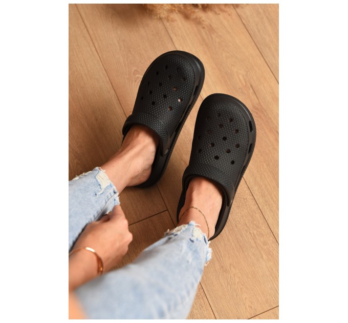 Кроксы женские черного цвета 196653L