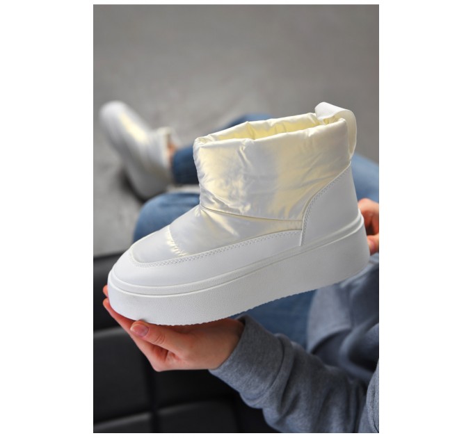 Дутики женские на меху белого цвета 198072L