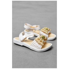Босоніжки дитячі для дівчинки білого кольору 200071L