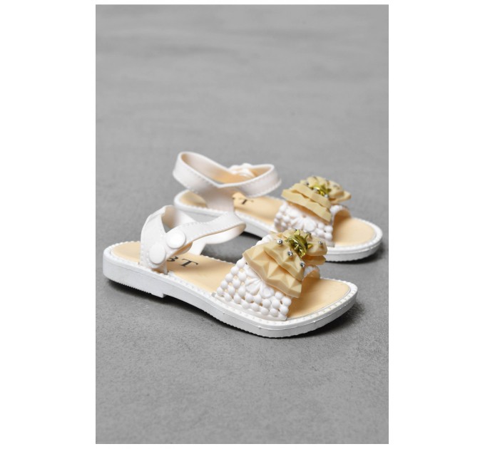 Босоніжки дитячі для дівчинки білого кольору 200071L