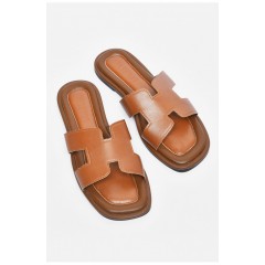 Шльопанці жіночі коричневого кольору 200288L