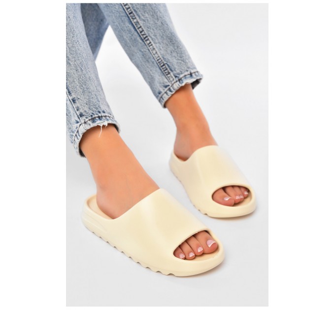 Шлепанцы пена женские молочного цвета 203936L