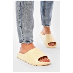Шльопанці піна жіночі молочного кольору 203939L