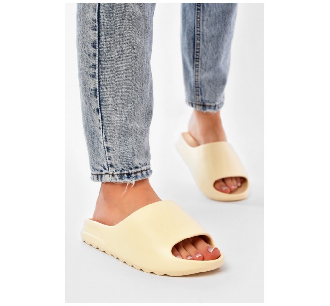 Шлепанцы пена женские молочного цвета 203939L