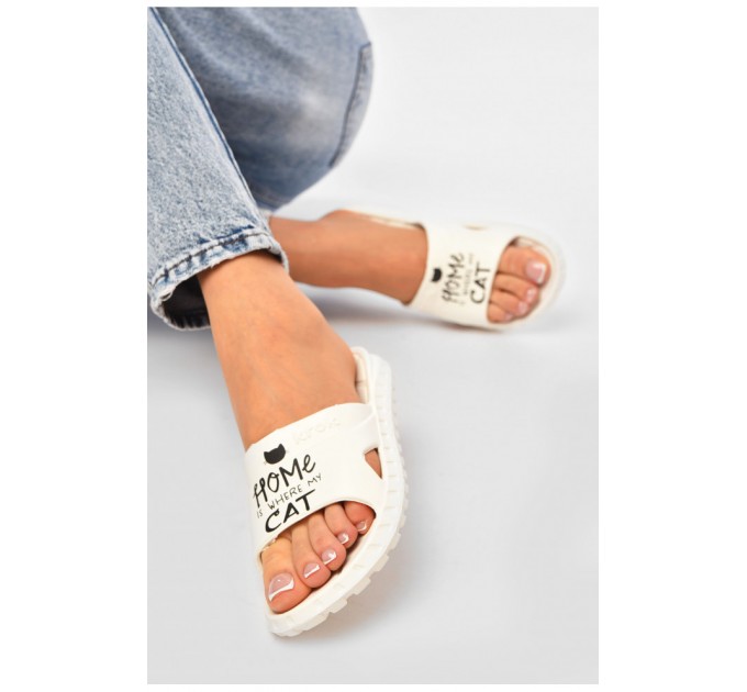 Шльопанці піна жіночі білого кольору 204018L