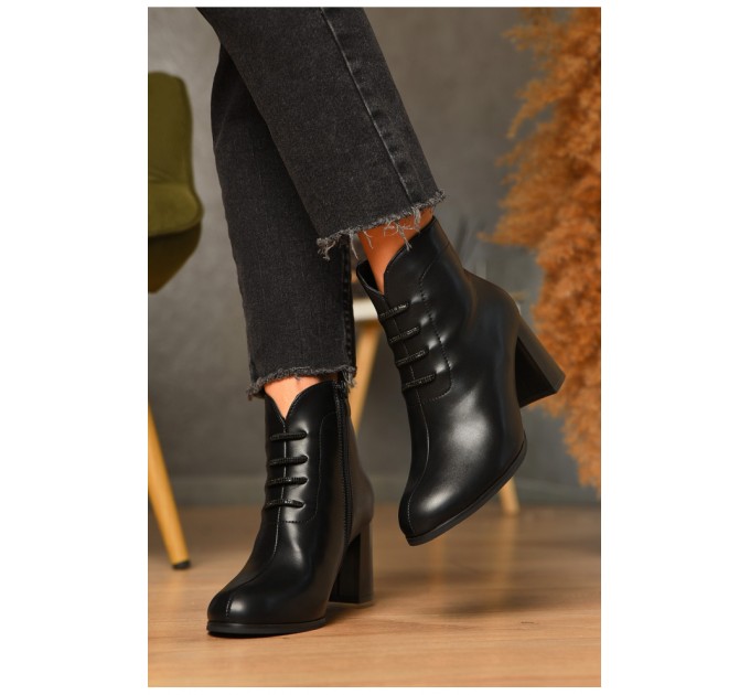 Черевики жіночі демісезонні чорного кольору 205704L