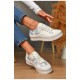 Кросівки жіночі білого кольору на шнурівці 206182L