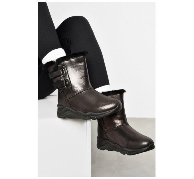 Уггі жіночі темно-коричневого кольору на хутрі 153966L