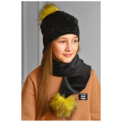 Набір шапка+шарф підлітковий для дівчинки велюровий чорного кольору 183030L Набір шапка+шарф підлітковий для дівчинки велюровий чорного кольору 183030L