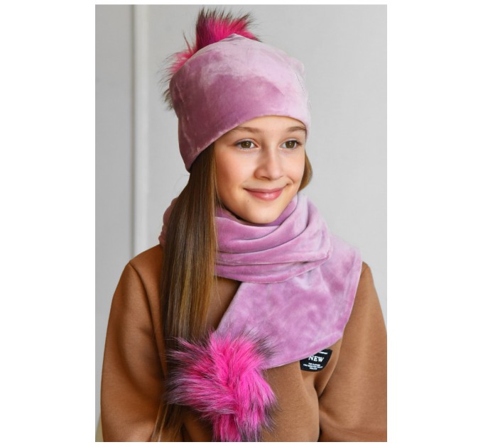 Набор шапка+шарф подростковый для велюровой девочки розового цвета 183316L