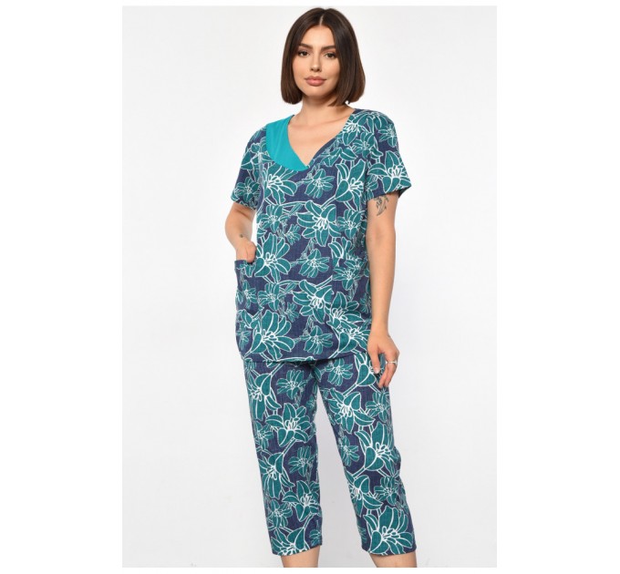 Костюм женский домашний полубатальный зеленого цвета с принтом 185752L