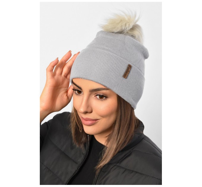 Шапка жіноча демісезонна однотонна з бубоном світло-сірого кольору 188208L