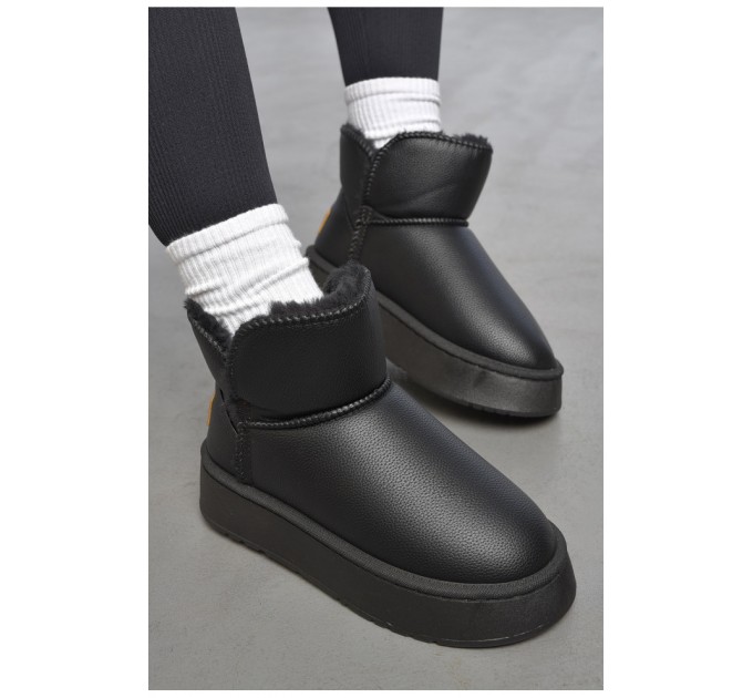 Уггі жіночі на хутрі чорного кольору 189925L