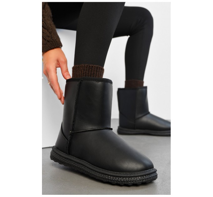 Уггі жіночі на хутрі чорного кольору 194461L