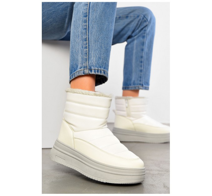 Дутики жіночі на хутрі білого кольору 195192L