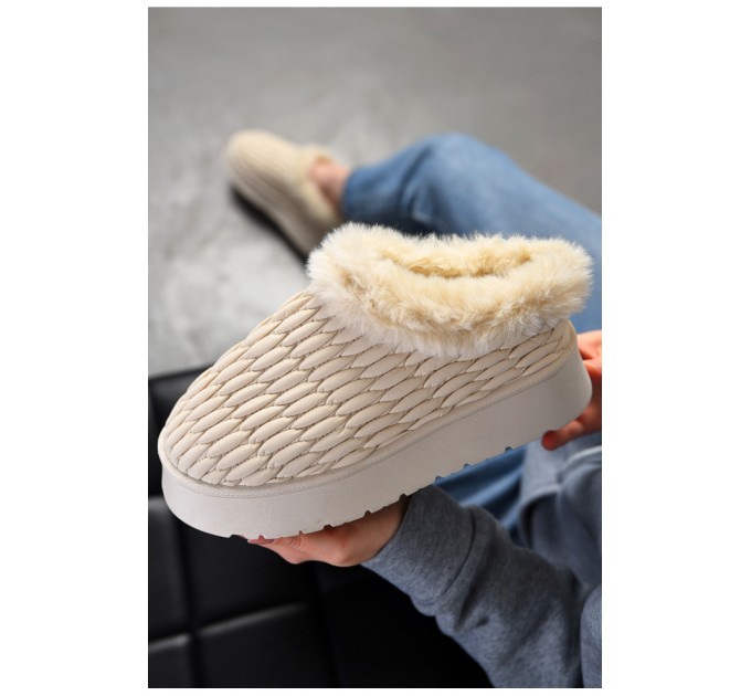 Уггі жіночі укорочені на хутрі молочного кольору 197575L