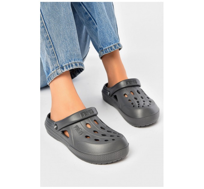 Крокси жіночі сірого кольору 203537L