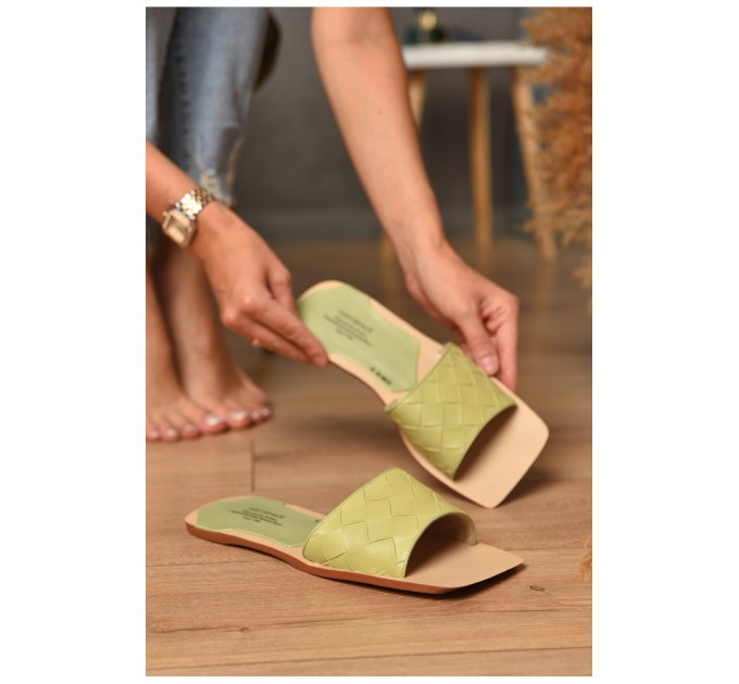 Шльопанці жіночі салатового кольору 204527L