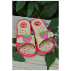 Шльопанці дитячі для дівчинки коралового кольоу з полуницею 160099L