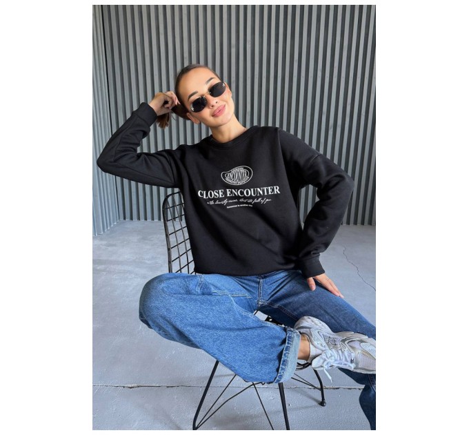 Батник женский на флисе черного цвета с надписью 168755L