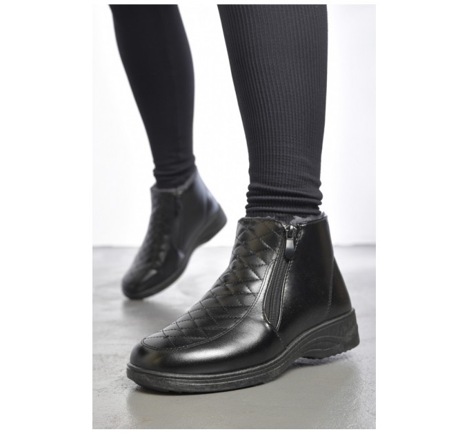 Черевики жіночі на хутрі чорного кольору на блискавці 189509L