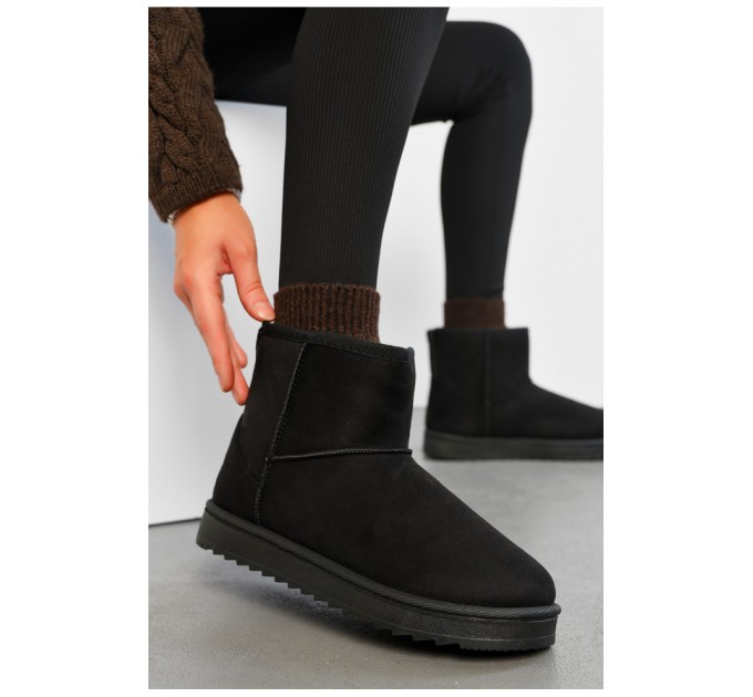 Уггі жіночі на хутрі чорного кольору 194469L