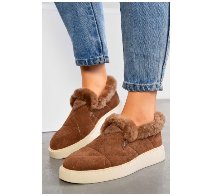 Туфли-лоферы женские на меху коричневого цвета 194644L